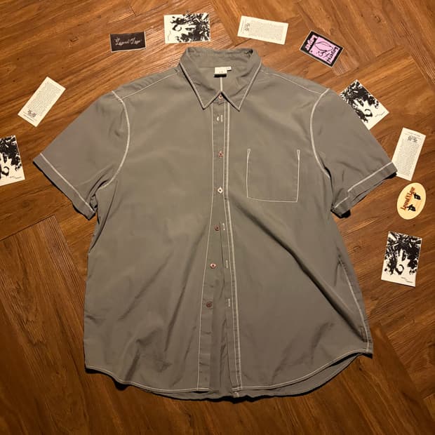 ARMANI EXCHANGE 스티치 디테일 그레이 하프 셔츠