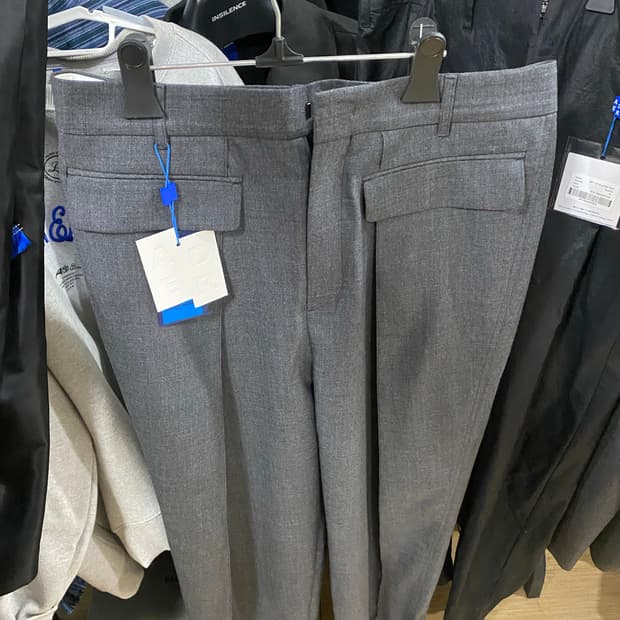 아더에러 바지 판매합니다 택붙어있는 새제품입니다  네고가능합니다