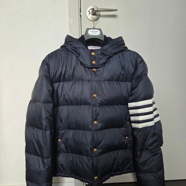 톰브라운 매트 나일론 사선 다운 봄버 자켓