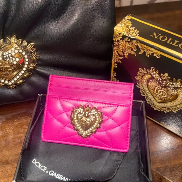 돌체앤가바나 디보션 핫핑크 카드지갑
