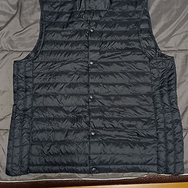 탑텐 네이비색 구스경량조끼 105 가슴57 기장68