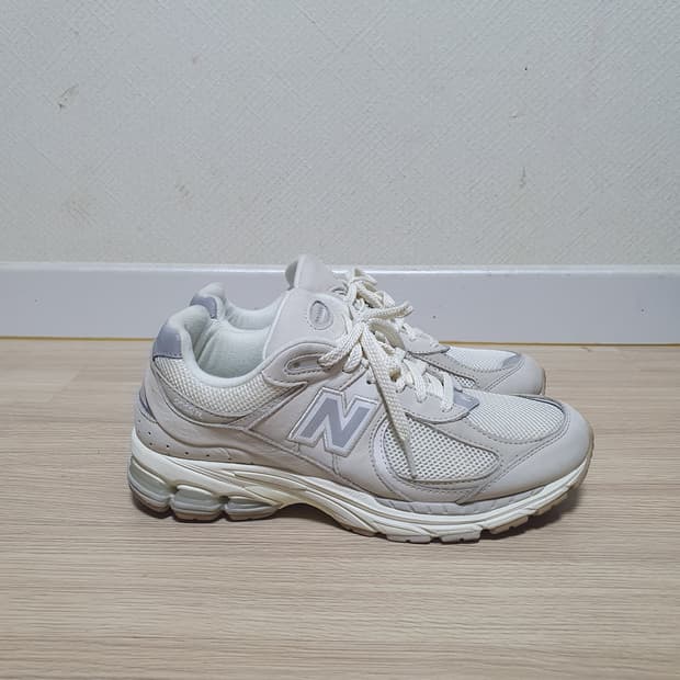 뉴발란스 2002R 운동화 260