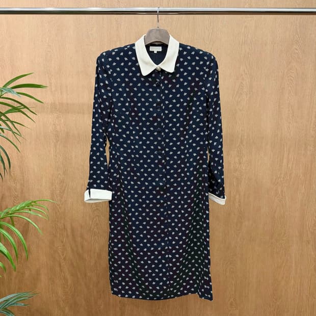 버버리 롱원피스 긴팔 카라 리프 패턴 버튼 클로징 디테일 루즈핏 네이비