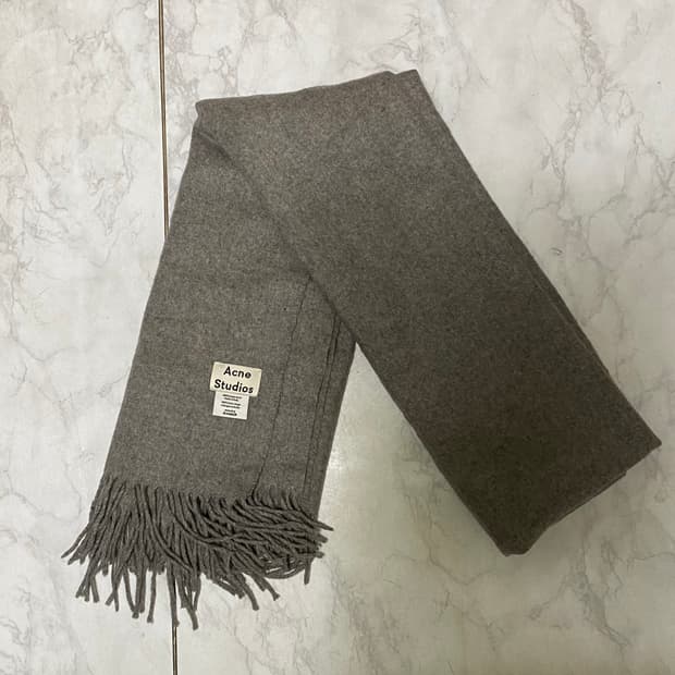 아크네 스튜디오 머플러 목도리 롱 목도리 남녀공용