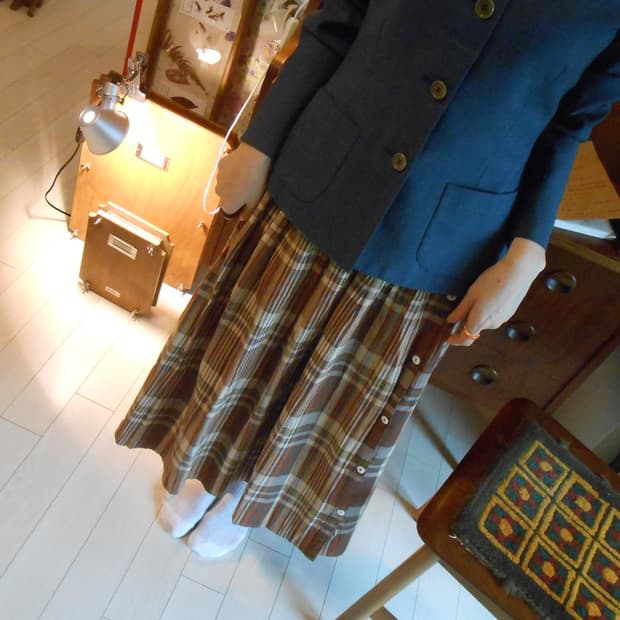 브라운 멀티 체크 단추 스커트