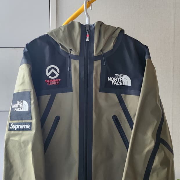 슈프림 x 노스페이스  테이프 심 자켓 올리브 