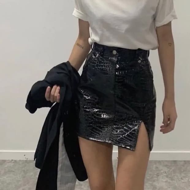 새상품) 보헤미안서울 크록레더스커트