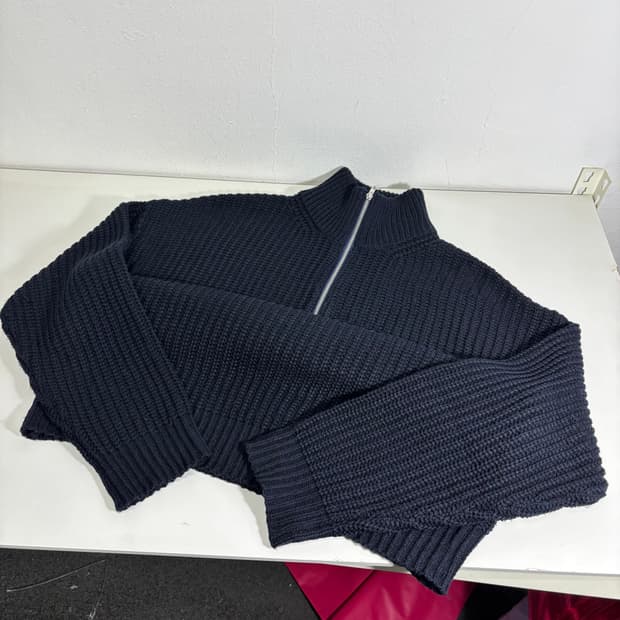 L 트릴리온 다크네이비 반집업니트