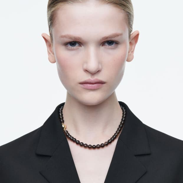 코스 비즈 쿼츠 목걸이 브라운