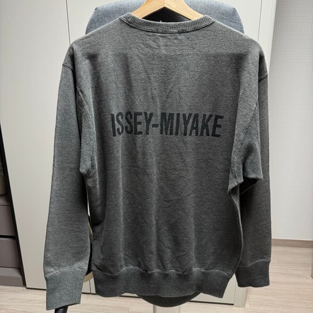 Issey Miyake Sweat Shirt
