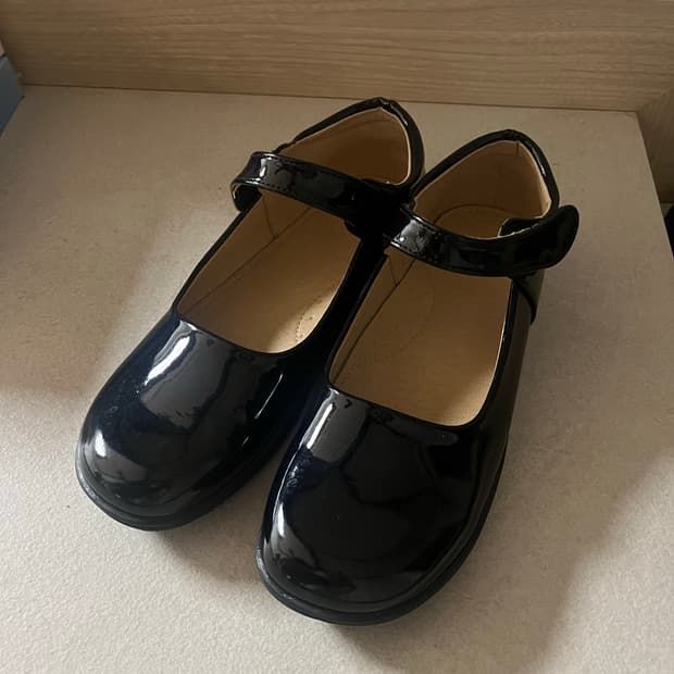 블랙 에나멜 메리제인