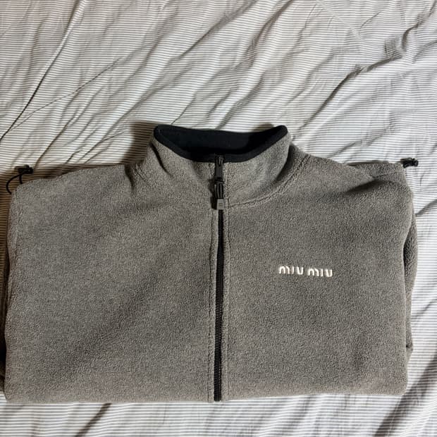 미우미우 후리스 M 사이즈2024fw