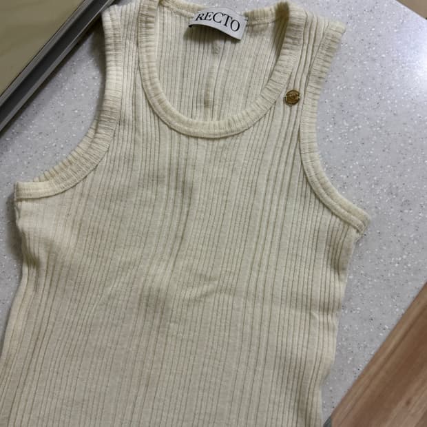 렉토 23F/W 울 블렌드 립 슬리브리스 탑 S