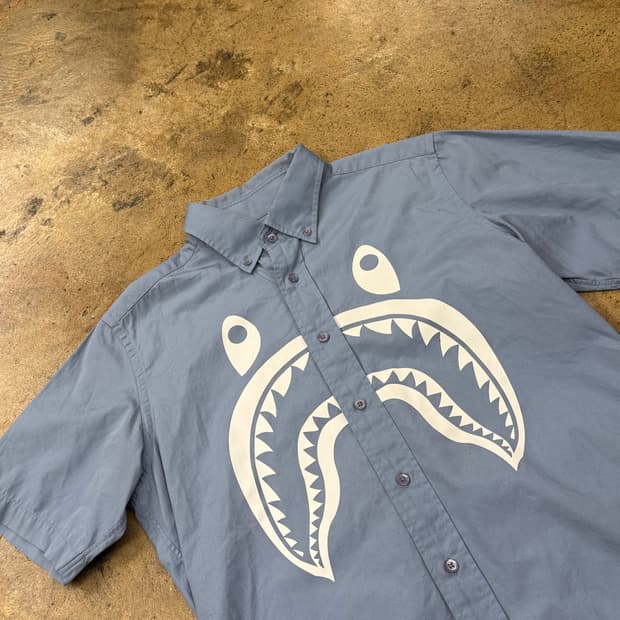 베이프 샤크 하늘 반팔 셔츠