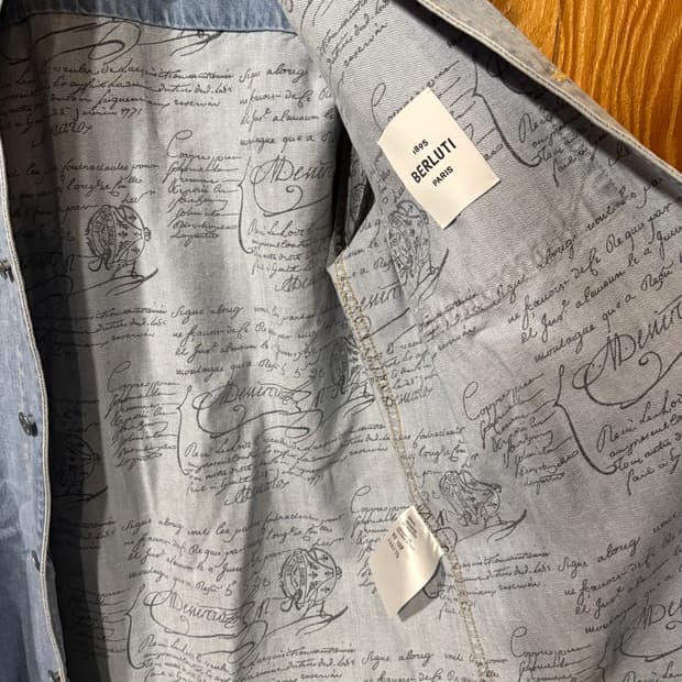 벨루티 24 S/S 데님(청) 셔츠 자켓 판매 합니다.