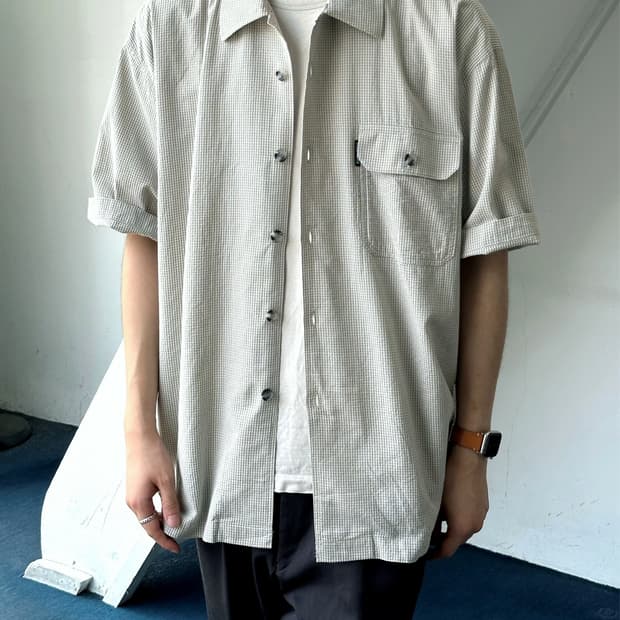 Narrow stripe design pocket H/S shirt