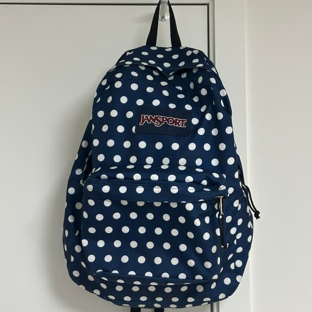 잔스포츠 네이비 도트 땡땡이 백팩