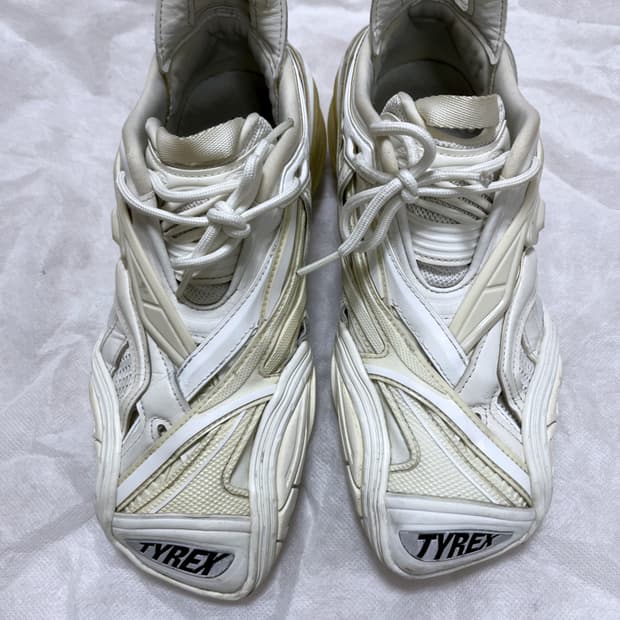 발렌시아가 타이렉스 38 화이트