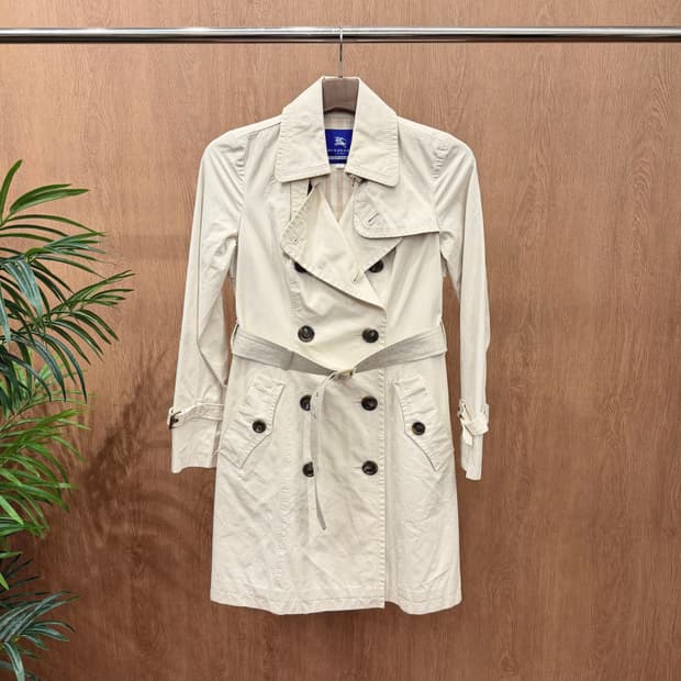 버버리 블루라벨 트렌치 코트 더블 브레스티드 벨트 스트랩 디테일 아이보리
