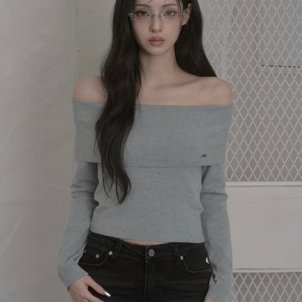 카키포인트 Folded Off-Shoulder Knit (gray)