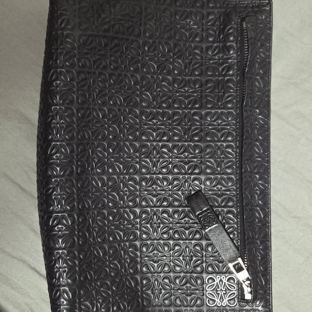 로에베 클러치 티파우치