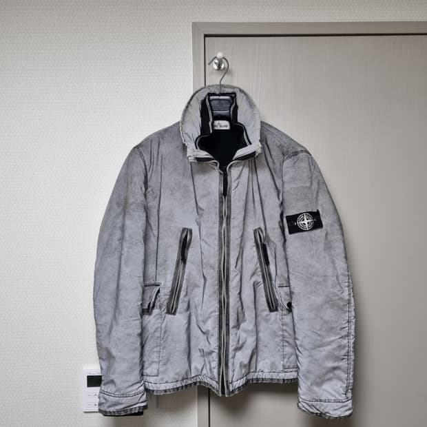 한정판 스톤아일랜드 화이트와펜 리플렉티브 자켓 판매합니다!