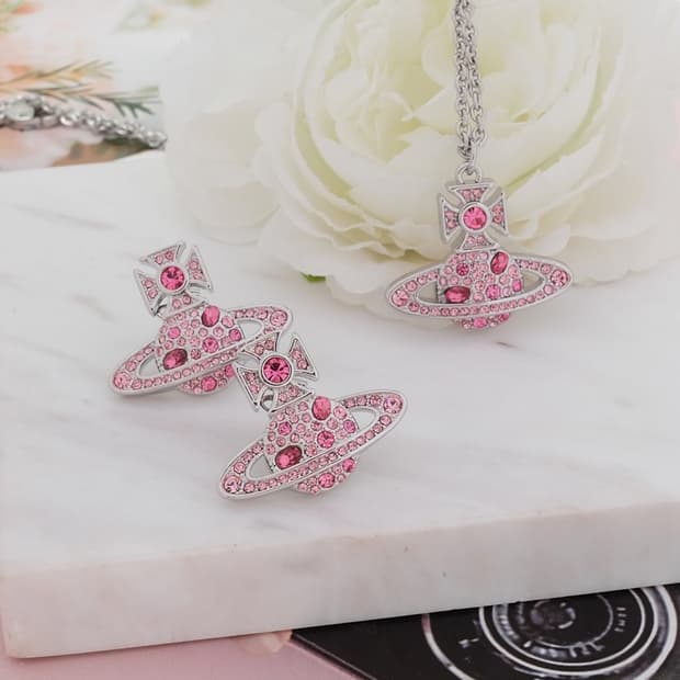 비비안웨스트우드 그레이스 바스릴리프 목걸이