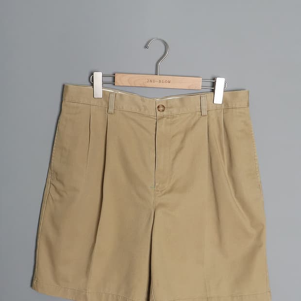 L.L.Bean Pintuck Chino Shorts (36)