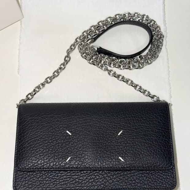 메종 마르지엘라 미디움 4 스티치 체인 지갑 블랙