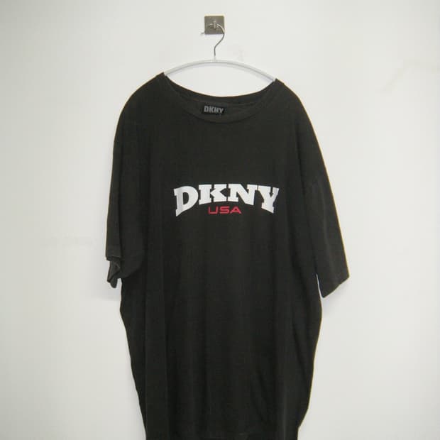 DKNY 반팔 티셔츠