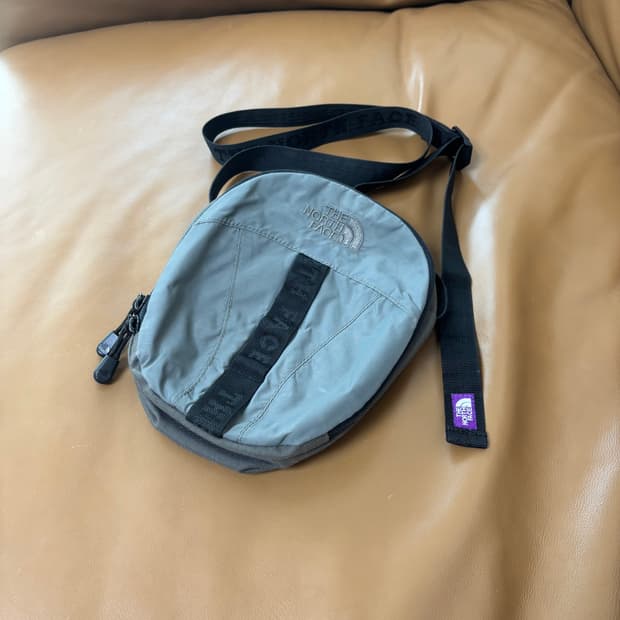 나나미카 노스페이스 퍼플라벨 샤코슈 크로스백 가방 그레이