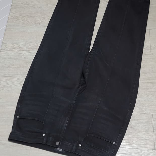 무신사스탠다드 핀턱 레귤러핏 데님팬츠 40