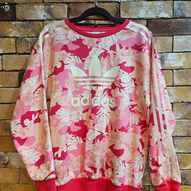 아디다스 플라워 패턴 맨투맨