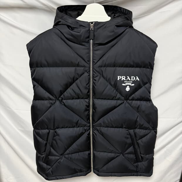 [S급/XL] 프라다 리나일론 다운 후드 패딩 조끼 블랙