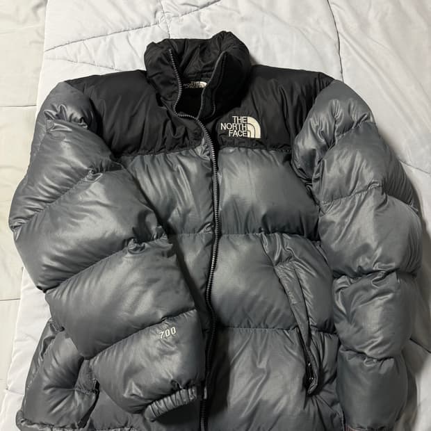노스페이스 눕시 700 그레이 기리보이 착용