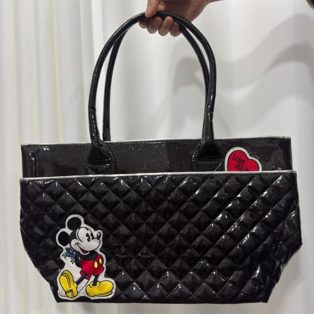 mickey mouse glosy shoulderbag