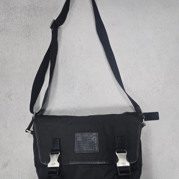 코치 빈티지 메신저백 블랙