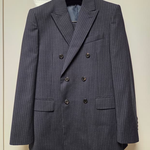 코모도 스퀘어 남성 스트라이프 정장 100