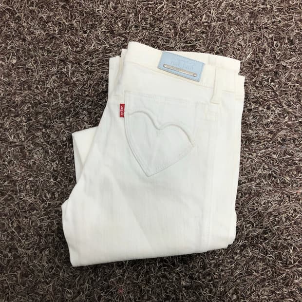 리바이스 부츠컷 화이트 데님 팬츠