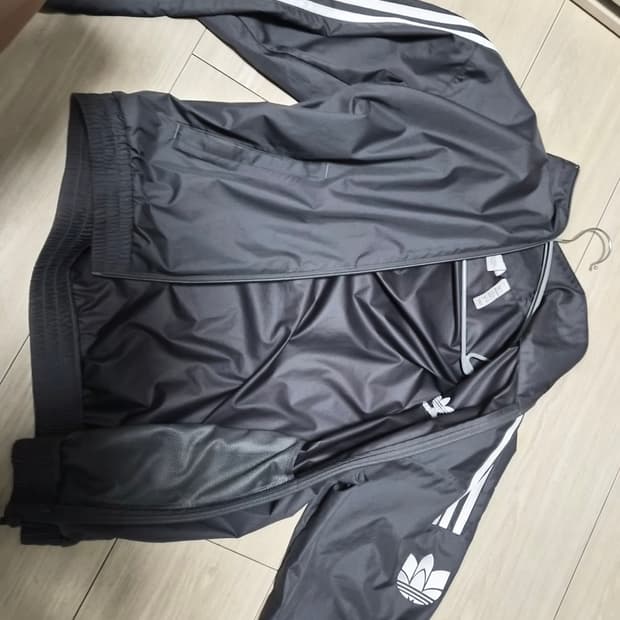 아디다스 바람막이 m사이즈