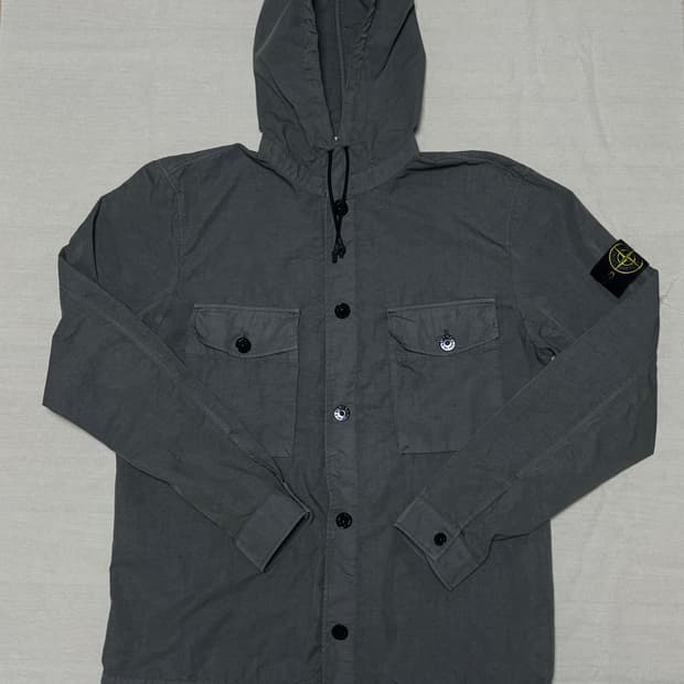 스톤아일랜드 후드 오버셔츠 차콜 [L]