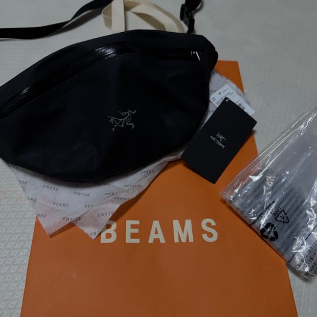 아크테릭스 그랜빌 힙색 크로스백 블랙