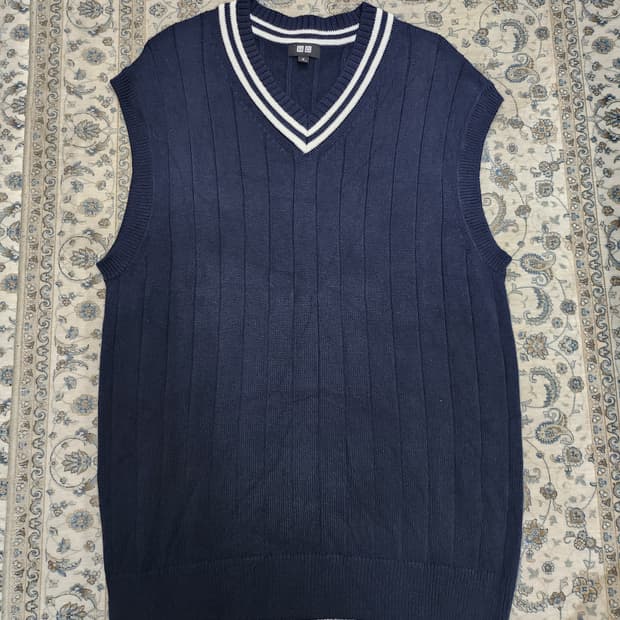 유니클로 V넥 니트 조끼 네이비 M