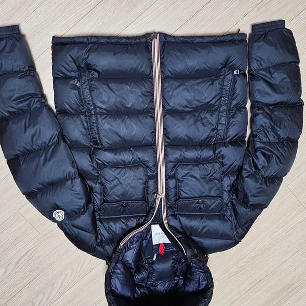 몽클레어 모레인 다운 패딩 점퍼 3호