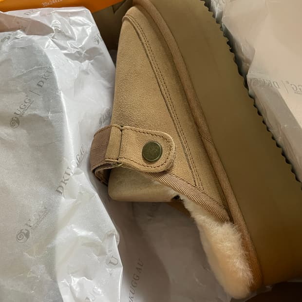 UGG D&K Sheepskin Sarine 클로그 새상품
