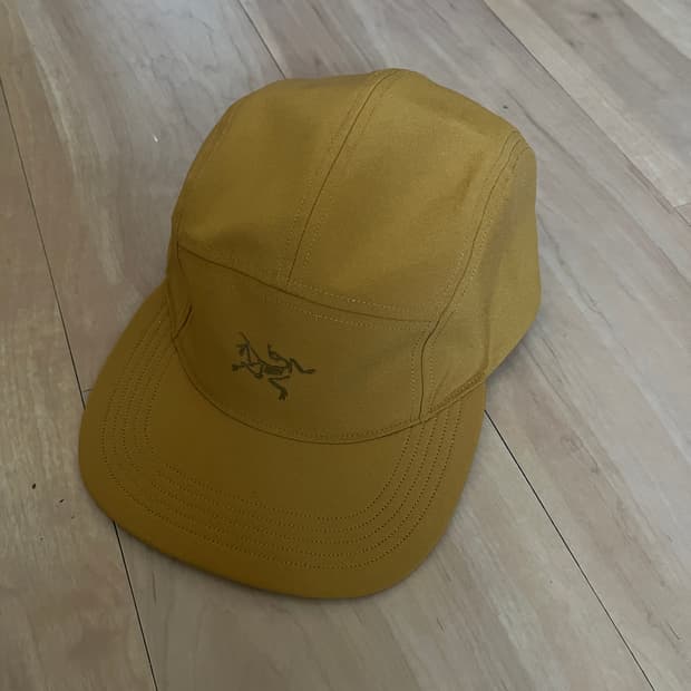 아크테릭스 칼리둠 5패널 햇 YUK