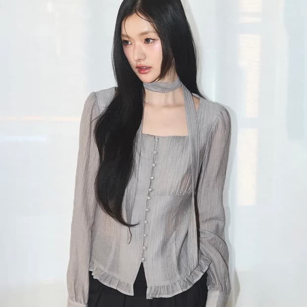 일리고 리본 타이 스퀘어넥 롤블라우스 그레이