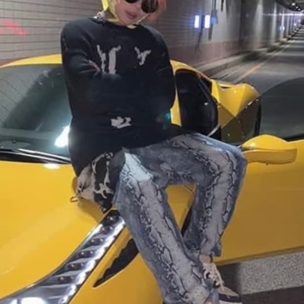 킹아카이브 파이톤 팬츠(키드밀리가 착용한 브랜드)