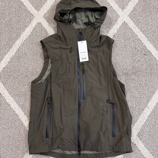 [새제품/L] 아웃스탠딩 유틸리티 베스트 자켓 - 올리브