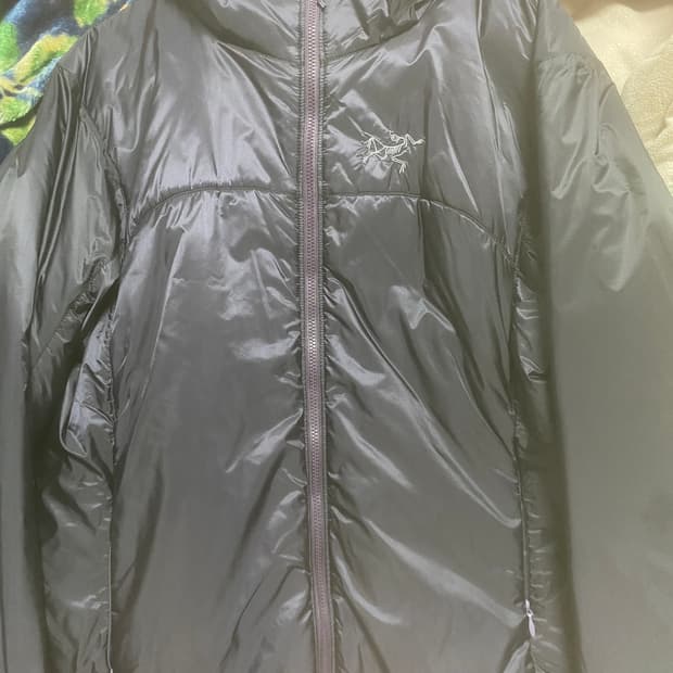 아크테릭스 여성용 경량패딩팔아요 